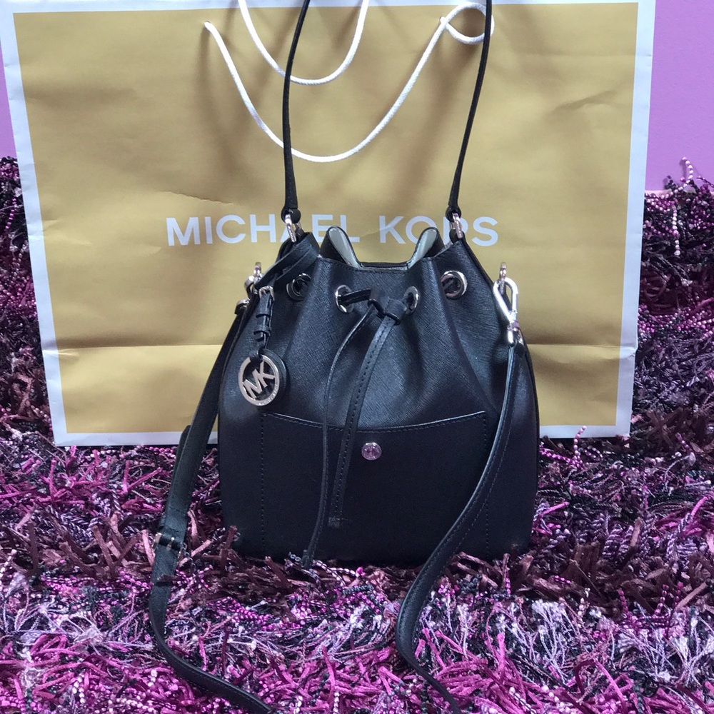 🔥🔥🔥Michael Kors Bag 💝 $80 or your best price!